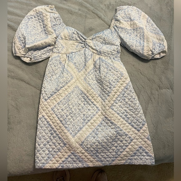 Blue and white/silver quilted style mini dress with puff sleeves - Picture 1 of 2